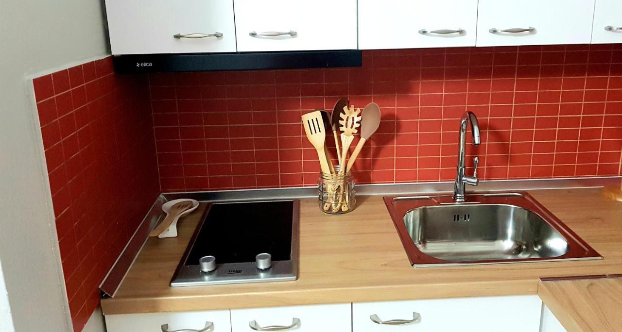 Nevila'S Apartment Тирана Екстер'єр фото