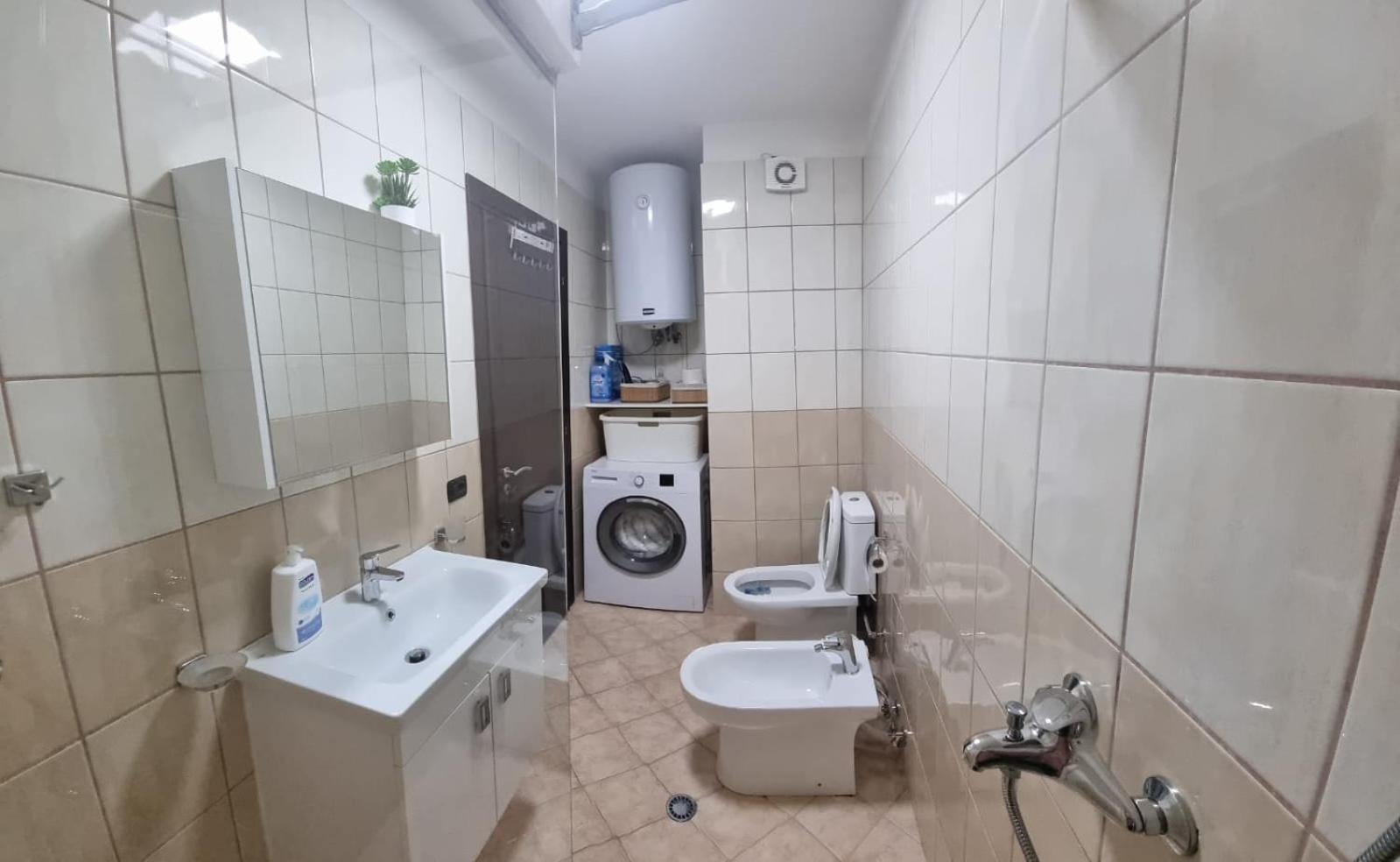 Nevila'S Apartment Тирана Екстер'єр фото