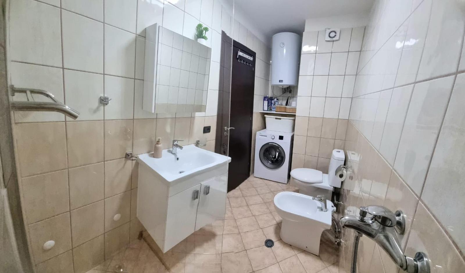 Nevila'S Apartment Тирана Екстер'єр фото