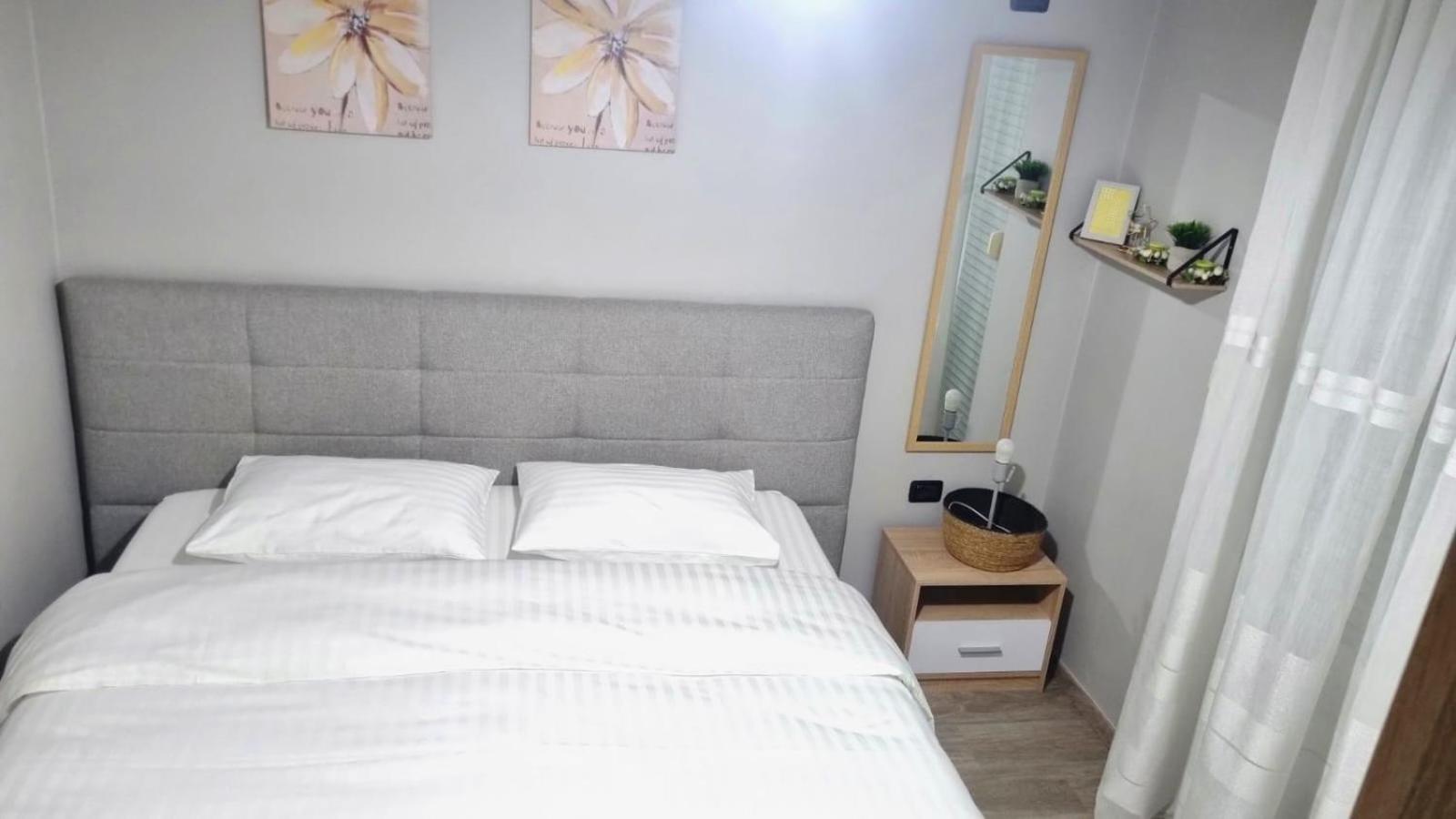 Nevila'S Apartment Тирана Екстер'єр фото