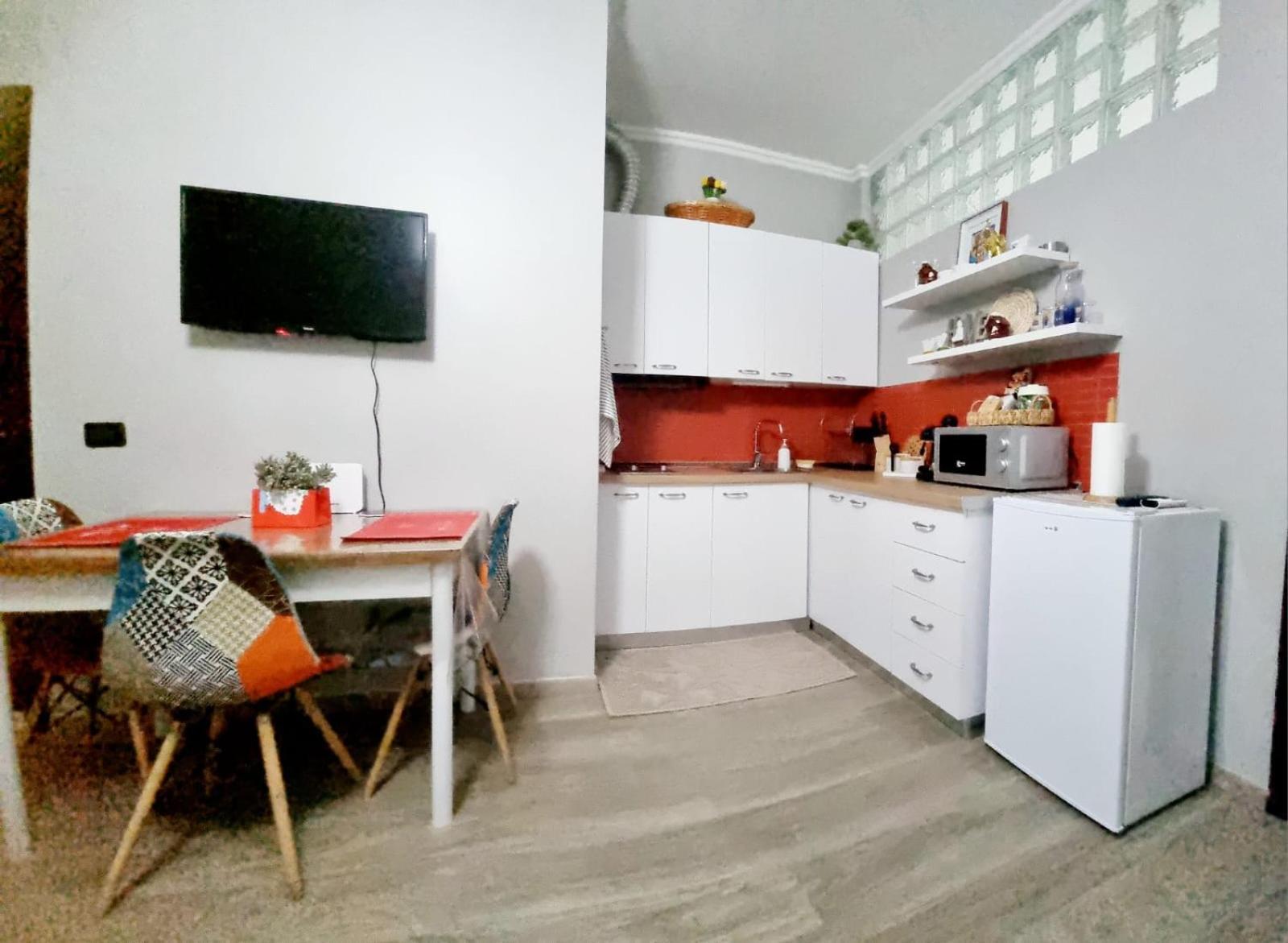 Nevila'S Apartment Тирана Екстер'єр фото