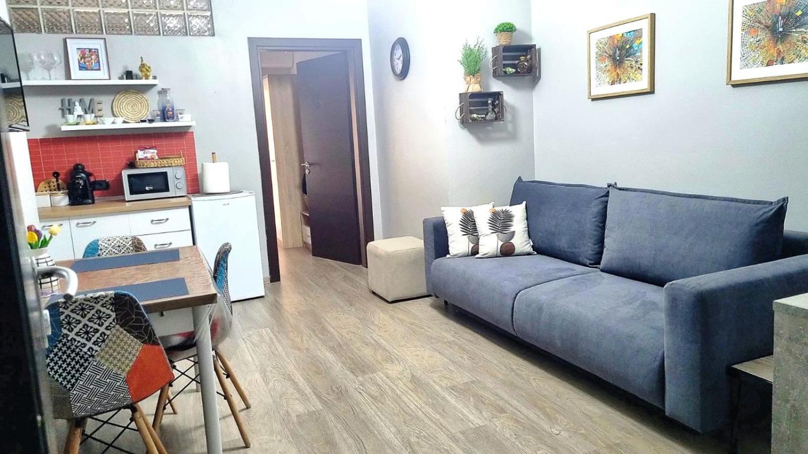 Nevila'S Apartment Тирана Екстер'єр фото