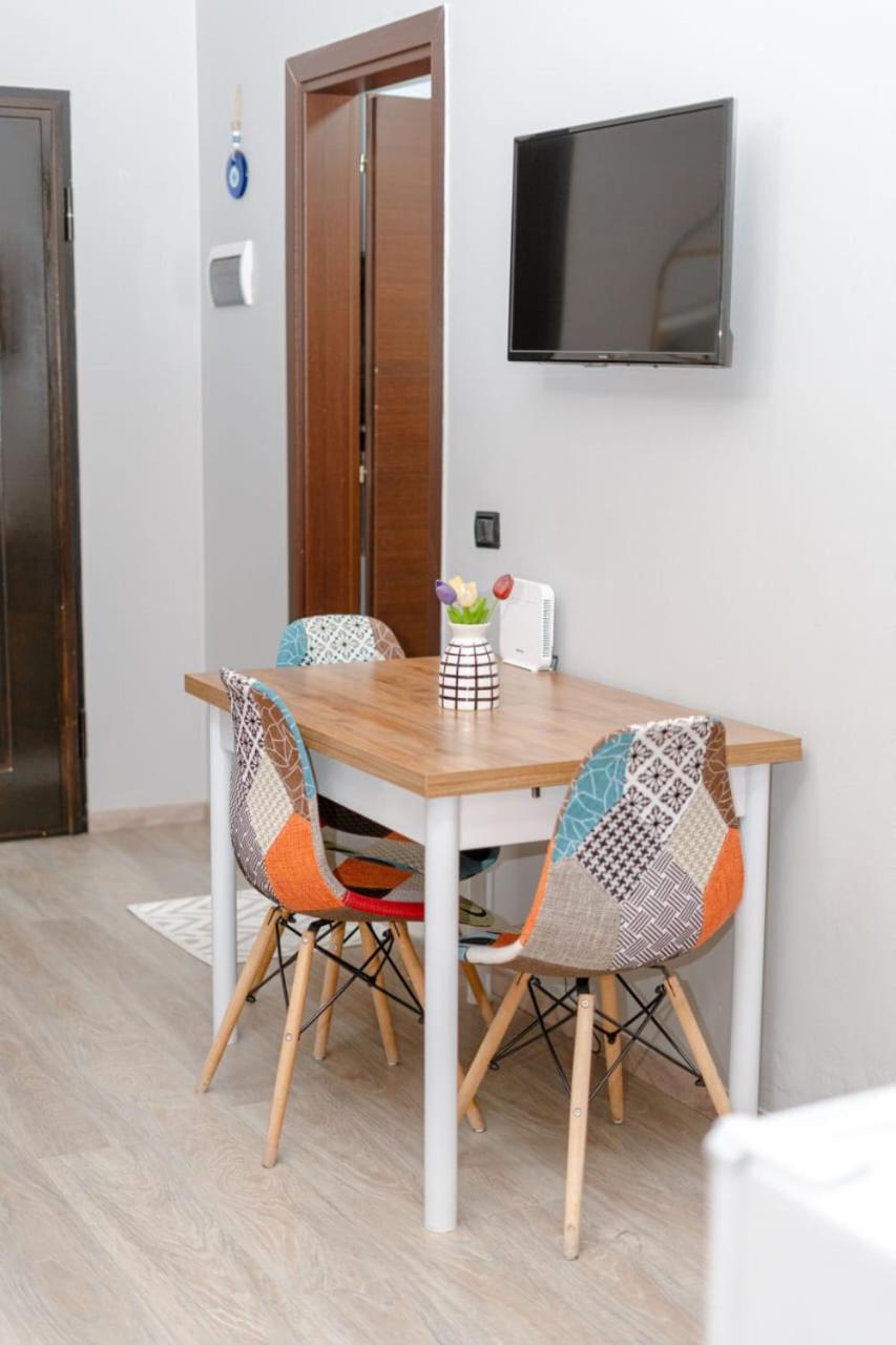Nevila'S Apartment Тирана Екстер'єр фото