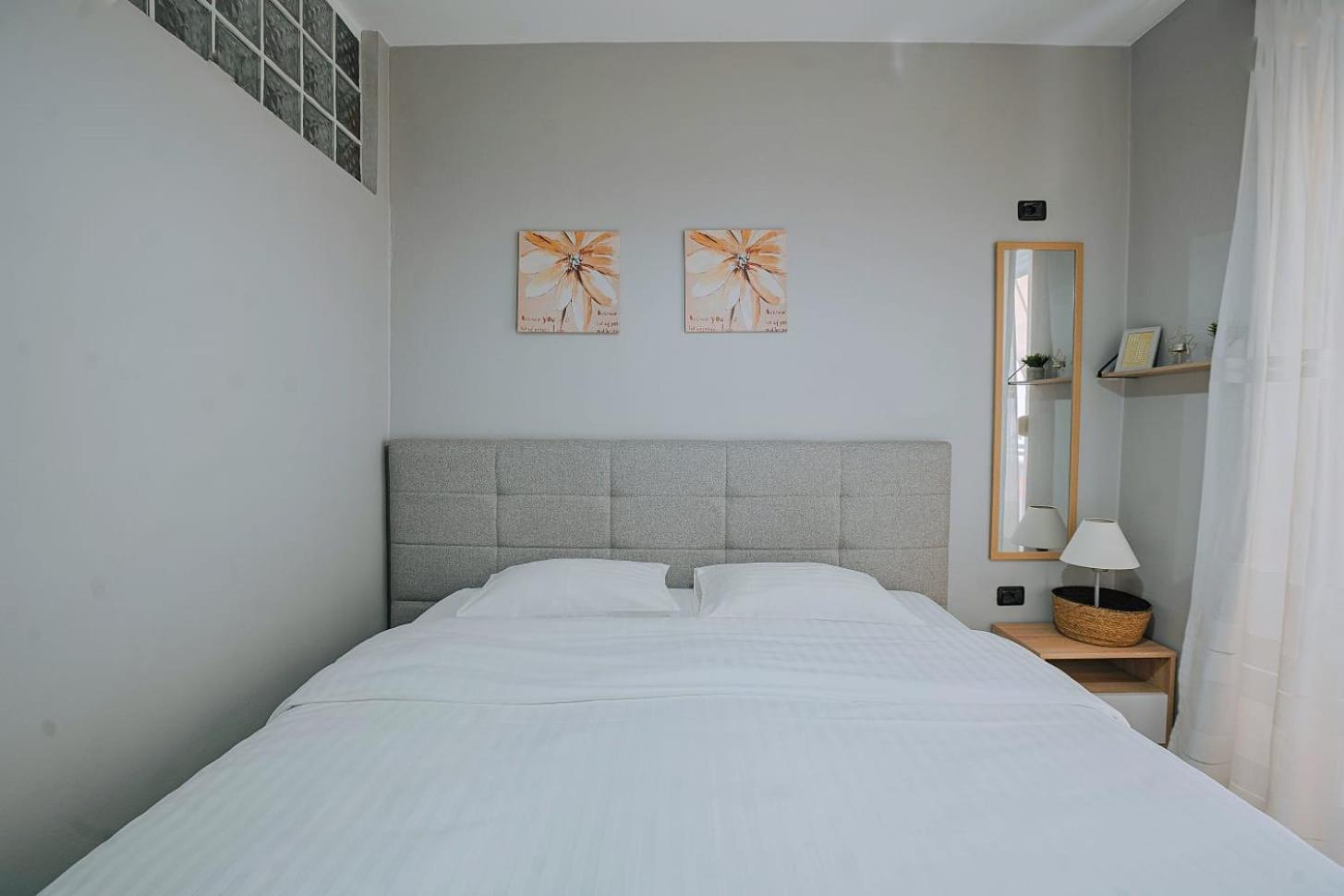 Nevila'S Apartment Тирана Екстер'єр фото