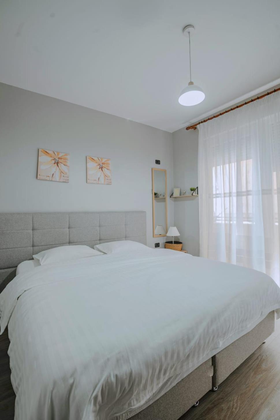 Nevila'S Apartment Тирана Екстер'єр фото