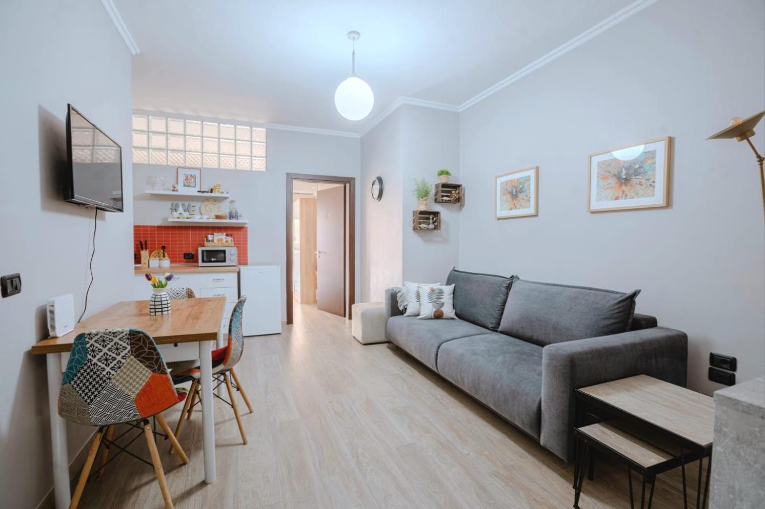Nevila'S Apartment Тирана Екстер'єр фото